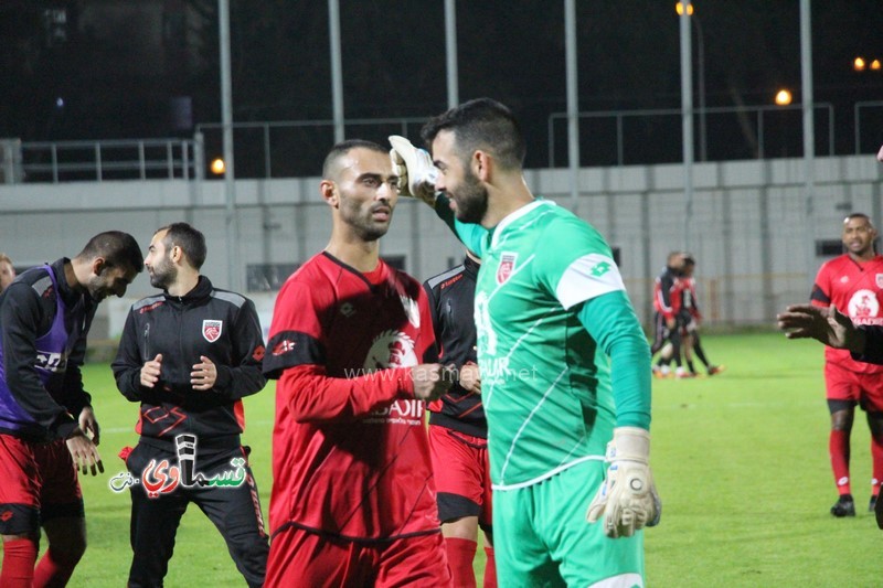  فيديو : ليلة القبض على اشدود .. الله الله على هالاداء وثلاثية صاروخية من الوحدة  في معاقل الشياطين الحمر امام 800 قسماوي 